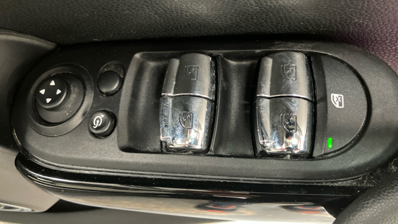 MINI Hatchback 2.0 Cooper S Exclusive II 5dr Auto [Comfort/Nav] Petrol Hatchback